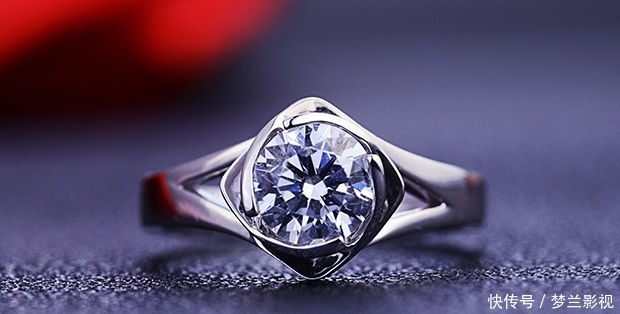 #选择#求婚钻戒买多大的?如何选购钻戒,才能更省心省力?