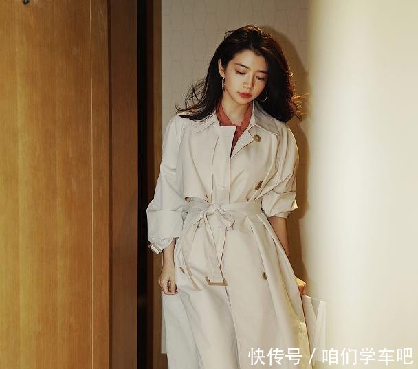 香风:春季穿搭别再“老一套”了,学三木穿小香风外套,温柔知性又优雅