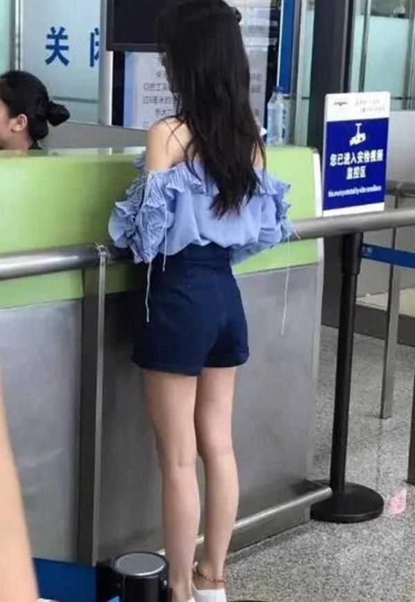 鞠婧祎私下竟长这样，回头的一瞬间，网友直呼：人间尤物！