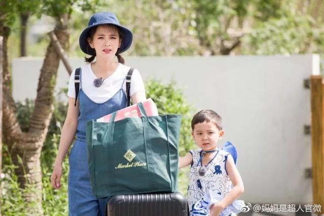 有了这些爱抢镜的萌娃，辣妈们连凹造型都省了！