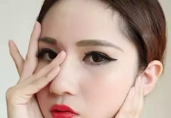 【眼睛有神】梵娅半永久:她画了三年眼线,眼睛老了十岁