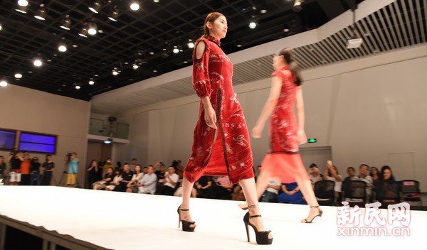 中国科技旗袍 登陆爱丁堡艺术节