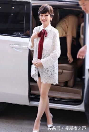 赵雅芝太大胆了，穿着“安全裤”就出门，网友：还敢再少穿点吗