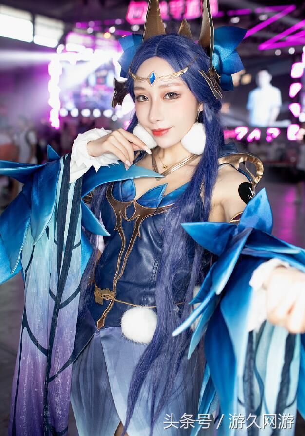 黑色连衣裙却惹肥宅遐想 这一届的showgirl穿着依旧给力