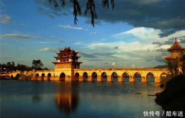 云南建筑大观:站在桥上望云岭