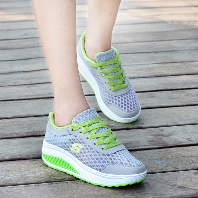 女人不一定非要穿高跟鞋，时下流行这几款，洋气显嫩还不累脚