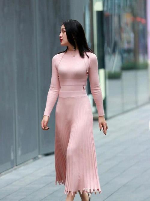 完美街拍美女：几位穿紧身包臀裙的小姐姐，谁是你心中的女神？