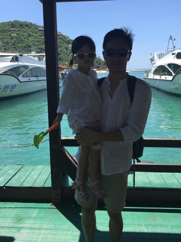 带上两个小宝去三亚旅游,吃三亚的海鲜