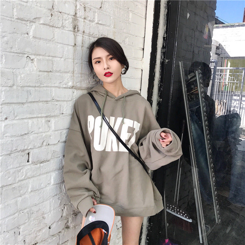 偷偷告诉你，今秋流行“减龄衫”，比裙子还显瘦，潮流时尚美到炸