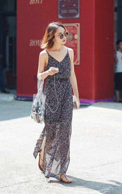 街拍：时尚网袜美女，个高，体美，腿长，维密标准的美女呀！