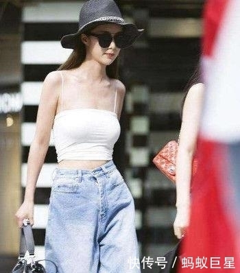 『优雅』优雅时尚的街拍美女彰显女人味,每一时刻都事时尚瞬间