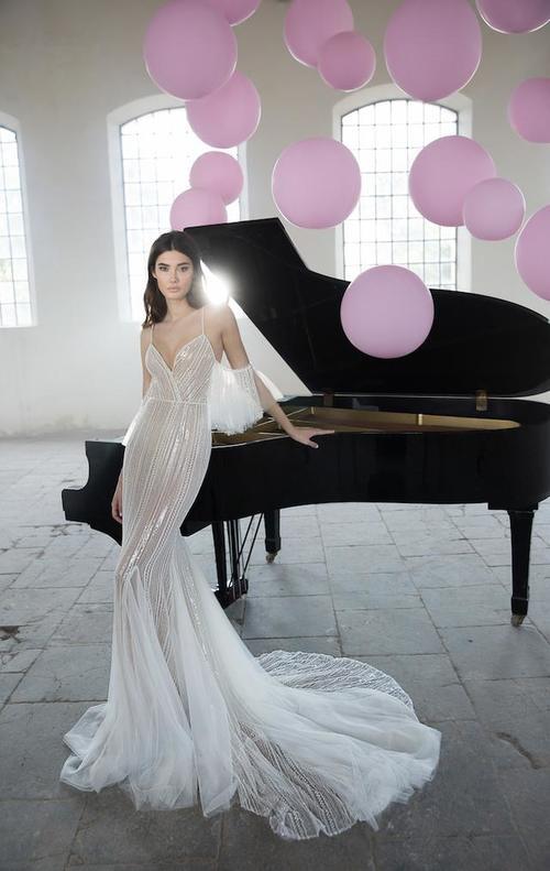 以色列美女时尚摄影大片，欧美超模演绎惊艳奢华婚纱礼服令人惊艳