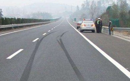  发现@上高速路才发现车快没油，前方又没有加油站，牢记这几点