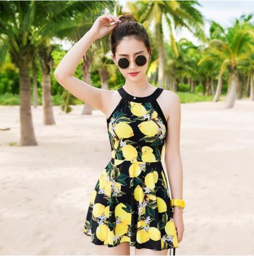 时尚穿搭： 比基尼和连体泳衣, 哪个才是你的最爱?