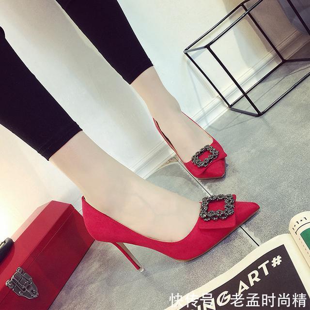  「风采」靓丽红色单鞋，吸睛迷人的足下风采