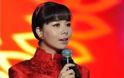 「辛酸」草根歌手王二妮,选择嫁给经纪人回农村,生娃后道出了妇女的辛酸
