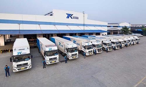 从厂妹到百亿身家，她被称为中国“快递女王”