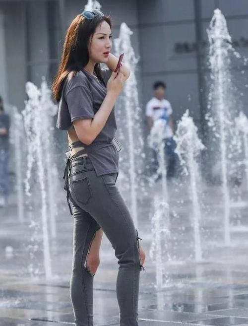  【清新】街拍：如花似玉的小姐姐，一条黄色的连衣裙，时尚清新靓丽美