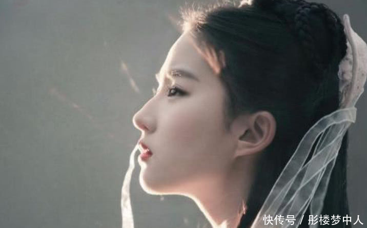 邓紫棋穿皮裤土味浓厚,刘亦菲穿皮裤才是真的