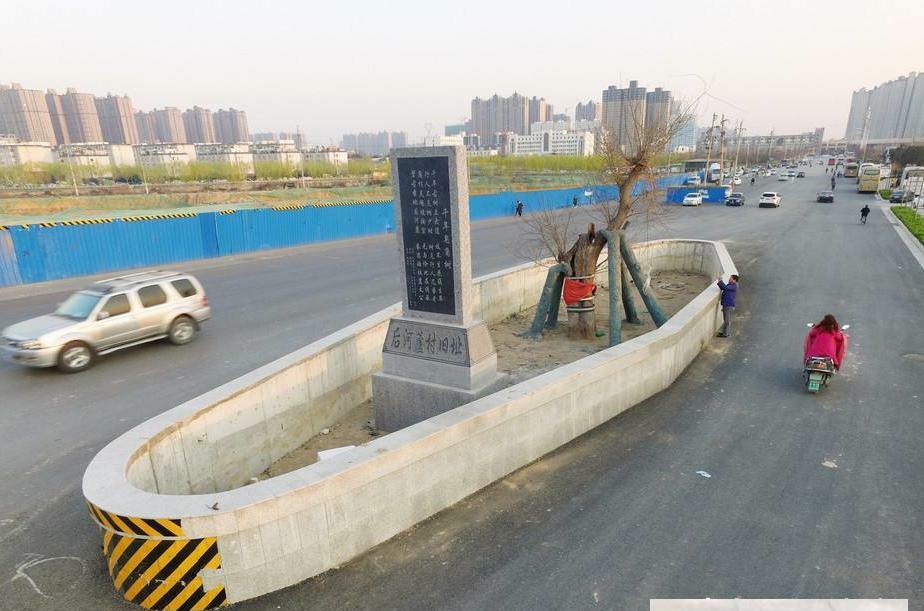  马路■中国最霸气钉子户，立在马路中央占了道路三分之一，就在