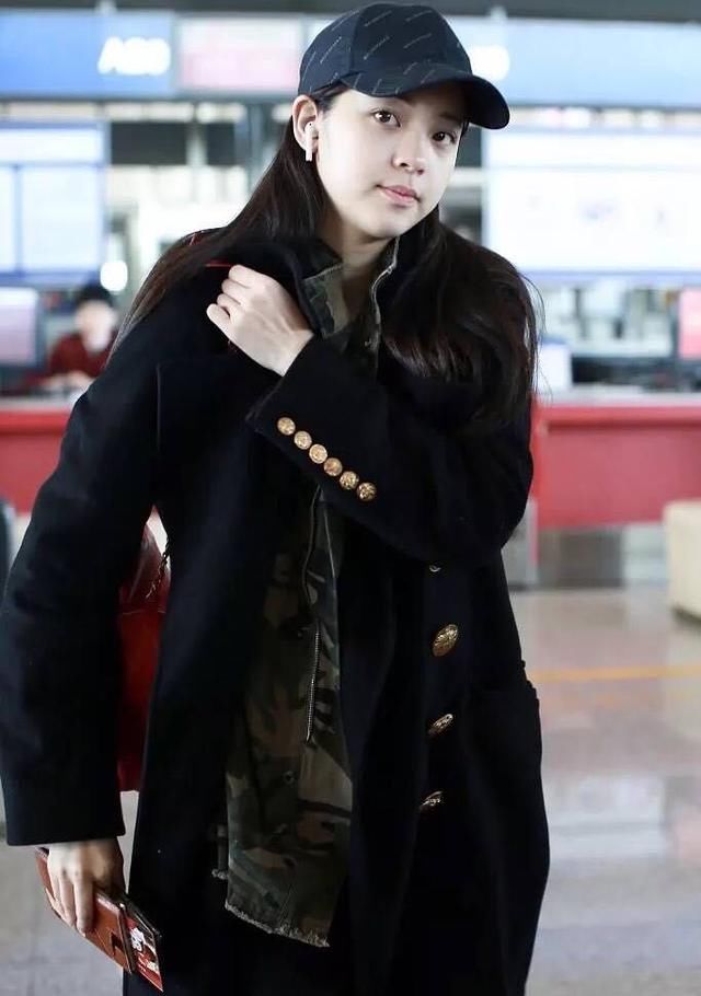 欧阳娜娜素颜真显老,说好的18岁呢?