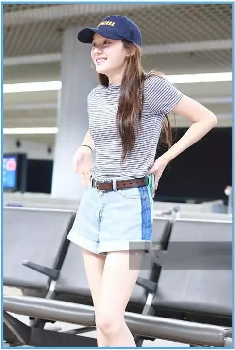 林允是瘦了多少?小蛮腰筷子腿统统再现，网友:美了不止一个高度