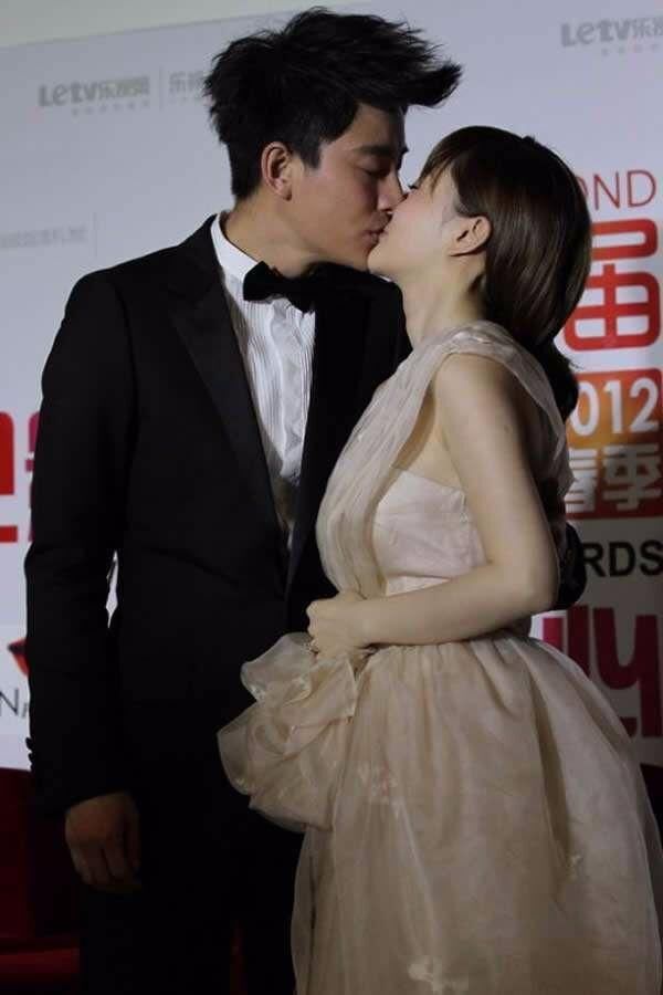 贾乃亮李小璐满满的貌合神离,同框满是冷漠敷