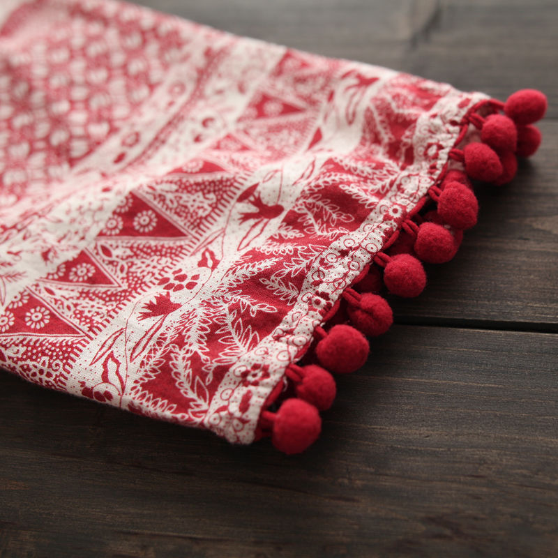 天呐，55岁妈妈真敢穿!棉绸薄裙+高跟鞋，三亚旅游，美胜风景