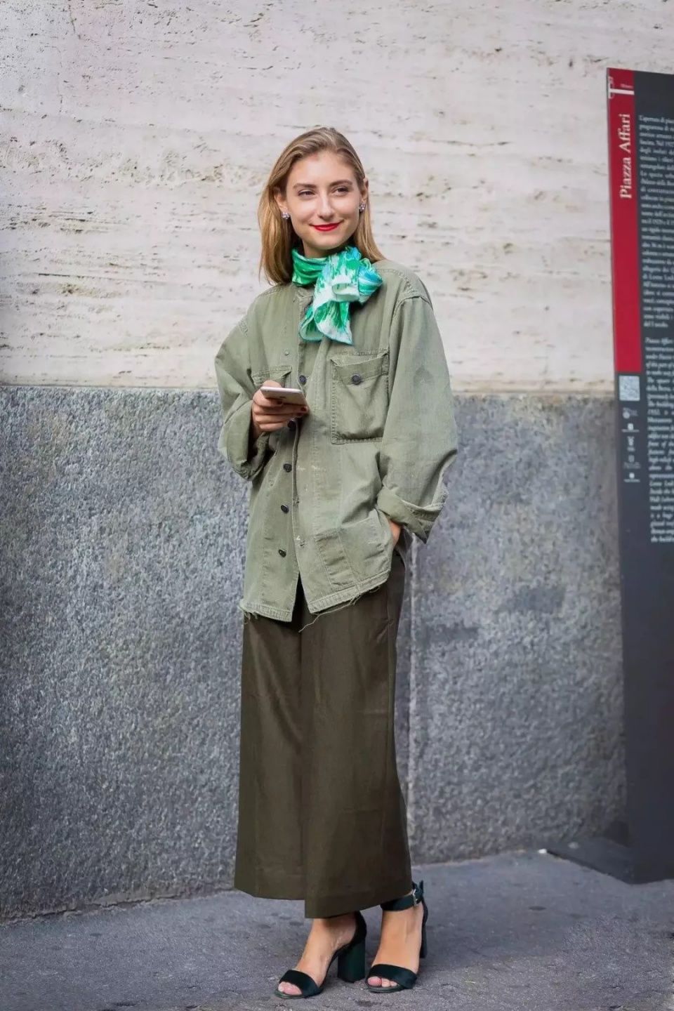 赫本:即便只有很少的衣服，但只要有它，也可以拥有很多美丽