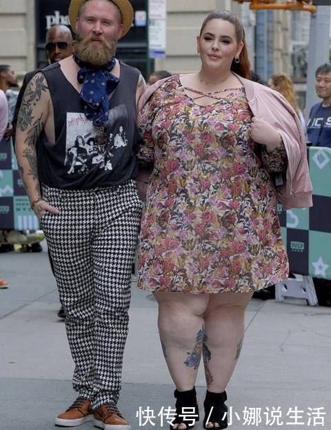 美女体重二百多斤，五官十分精致，在路上被街拍，腿让人觉得恶心