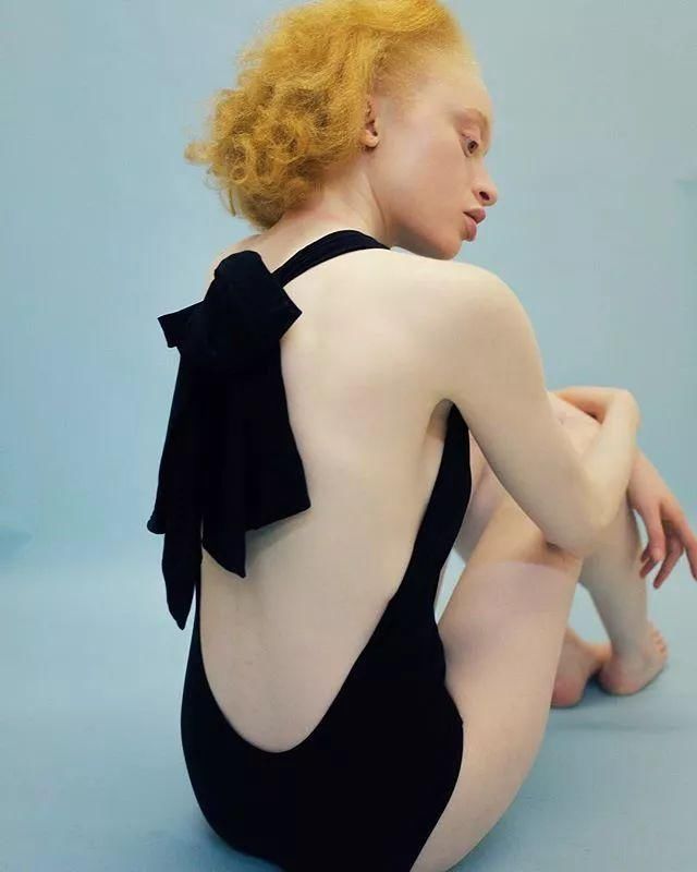 性感的泳衣才是这个夏天的标配