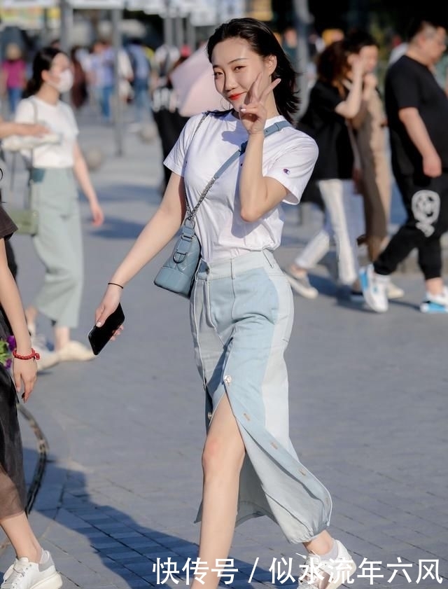 #小姐姐#潮人脚下也是一道风景线!运动鞋一年四季都很有存在感