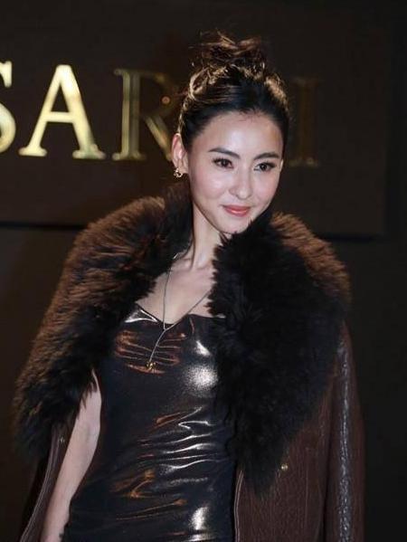 37岁董洁与37岁张柏芝，同穿黑色皮衣，哪个女神更有气质？