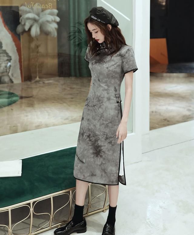  『印花』“牛仔裙”落伍了，今年流行的是“旗袍裙”，时髦显高又高端大气！