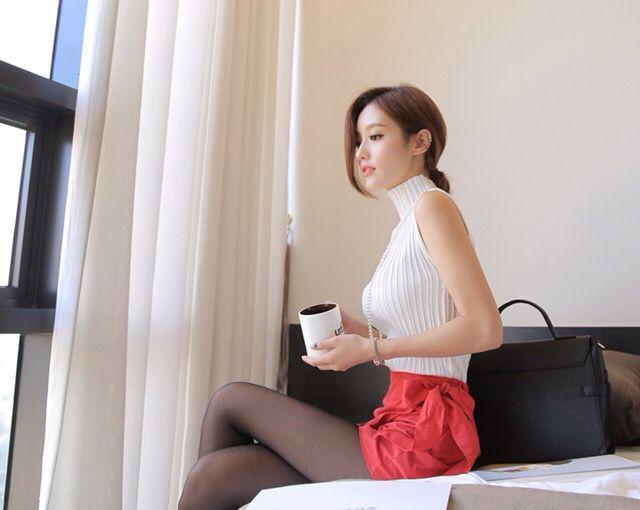 孙允珠小姐姐的黑丝诱惑，近看一个味，远看又是另一个味!