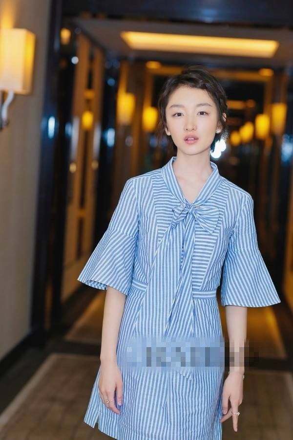 周冬雨这不是“筷子腿”而是“锥子腿”，说她70斤我都信！