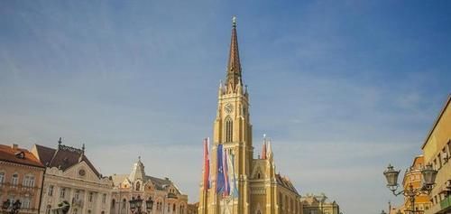 这个国家对中国免签，花销也不用担心，驴友：不错的国家