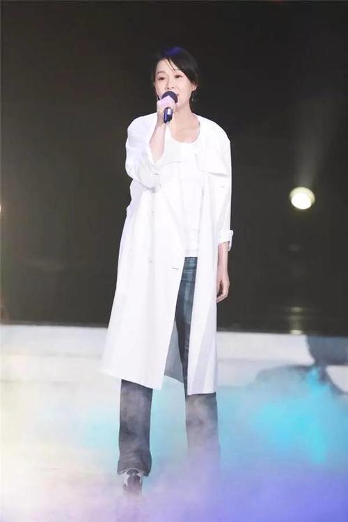 小个子刘若英48岁靠气质在冻龄,舒服的穿搭完全不输流量小花!