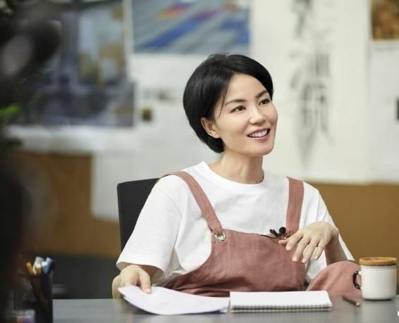 王菲褪去女王光环,网友:我不相信你49岁!