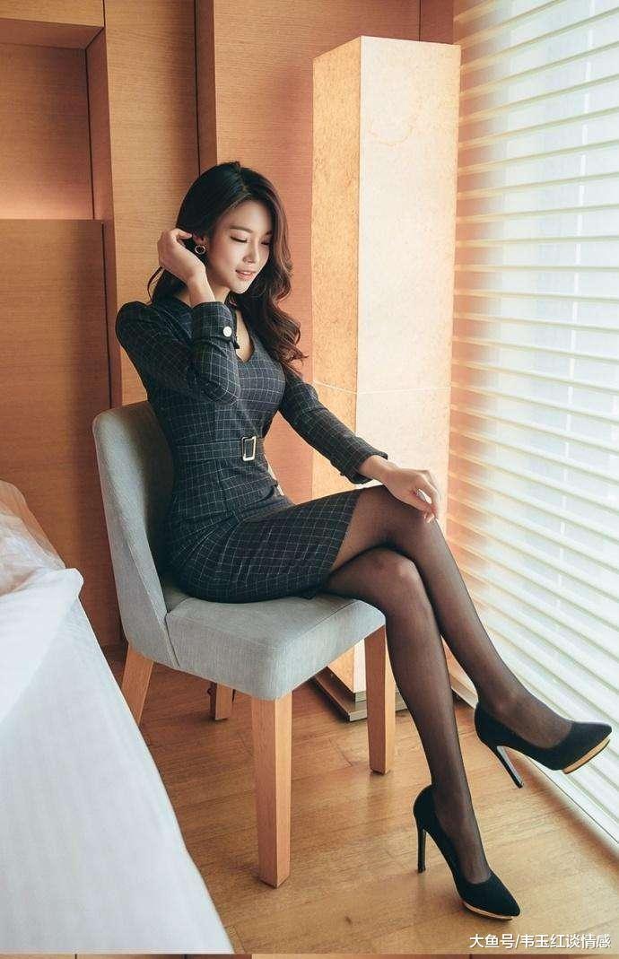 \＂i4\＂: \＂http://p0.qhimg.com/t01863c152d99e86db3.jpg?size=517x318\＂格子裙职业装, 穿的很正经小秘书照样可以迷倒你