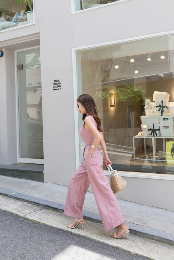 头条女神孙允珠，蜜桃汽水碎冰亮丝束腰阔腿裤