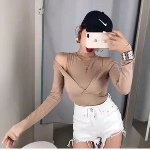 身材丰满不是胖，瞧瞧下图这样穿“打底衫”，网友:大饱眼福