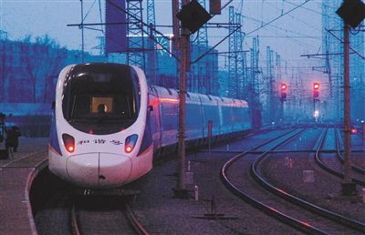 巨变十年间 游子归家路