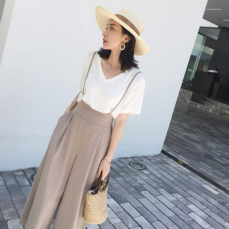 今年流行这裤子叫：初恋裤！比“烂大街”的阔腿裤更时髦显瘦