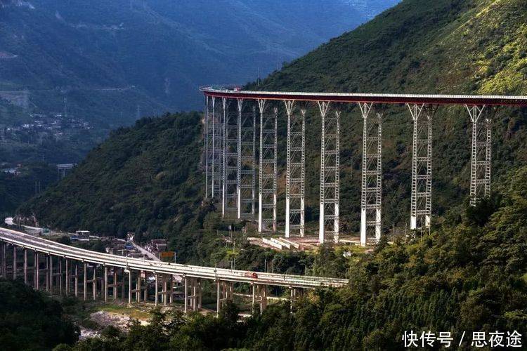 四川花200亿砸响这座城市，一公里造价一亿，不愧为魔鬼高速