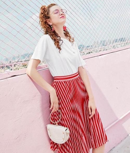  「服饰」仪式感满满的褶皱服饰穿搭，时尚美丽，让你优雅从容完美诠释