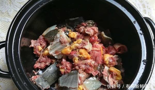 『热水』焯排骨到底用冷水还是用热水看完大厨做法才知道,原来用错水了