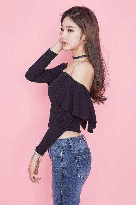 紧身裤休闲又不失甜美，让女人味展现的淋漓尽致