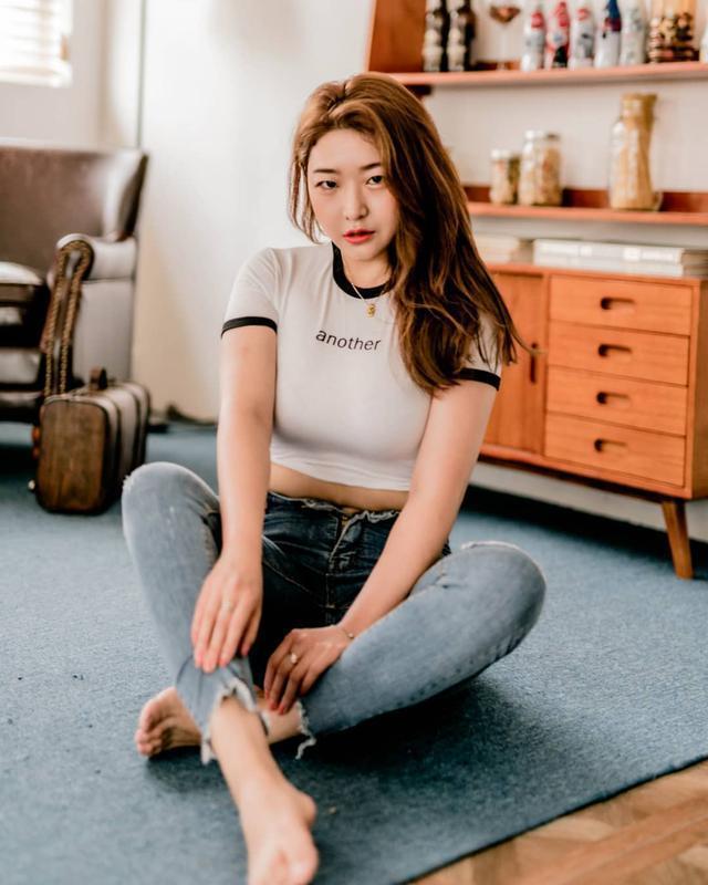 微胖的小姐姐穿裤子太紧，牛仔裤穿出了瑜伽裤的效果!