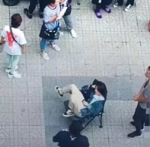 郑爽的父亲怒了！替女儿炮轰网友：每年一到八月就来搞事，无聊至